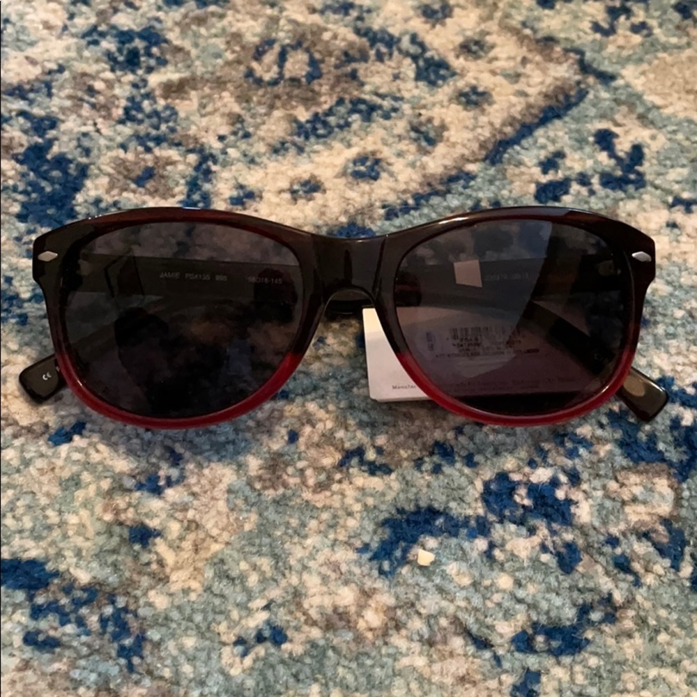 Ombré Fossil sunglasses with hard leather case.